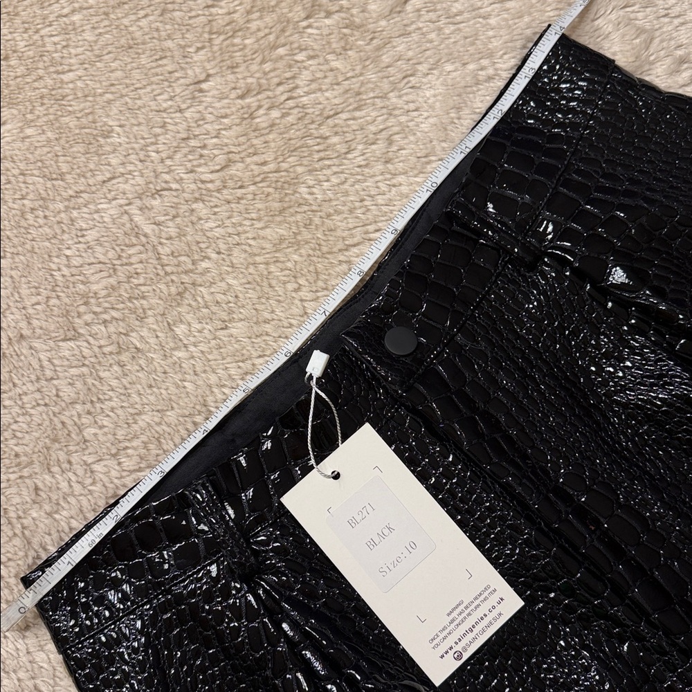 SAINT GENIES Croc Embossed Shorts - Picture 10 of 14